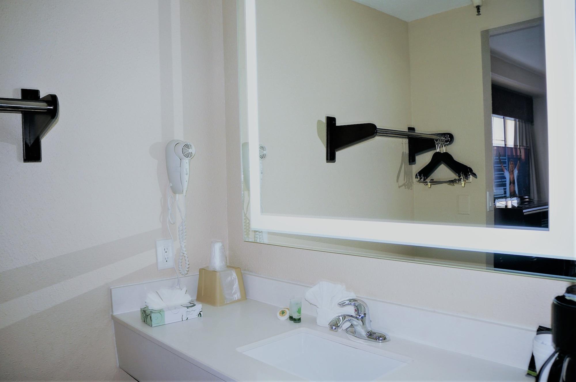 Executive Inn Милпитас Экстерьер фото