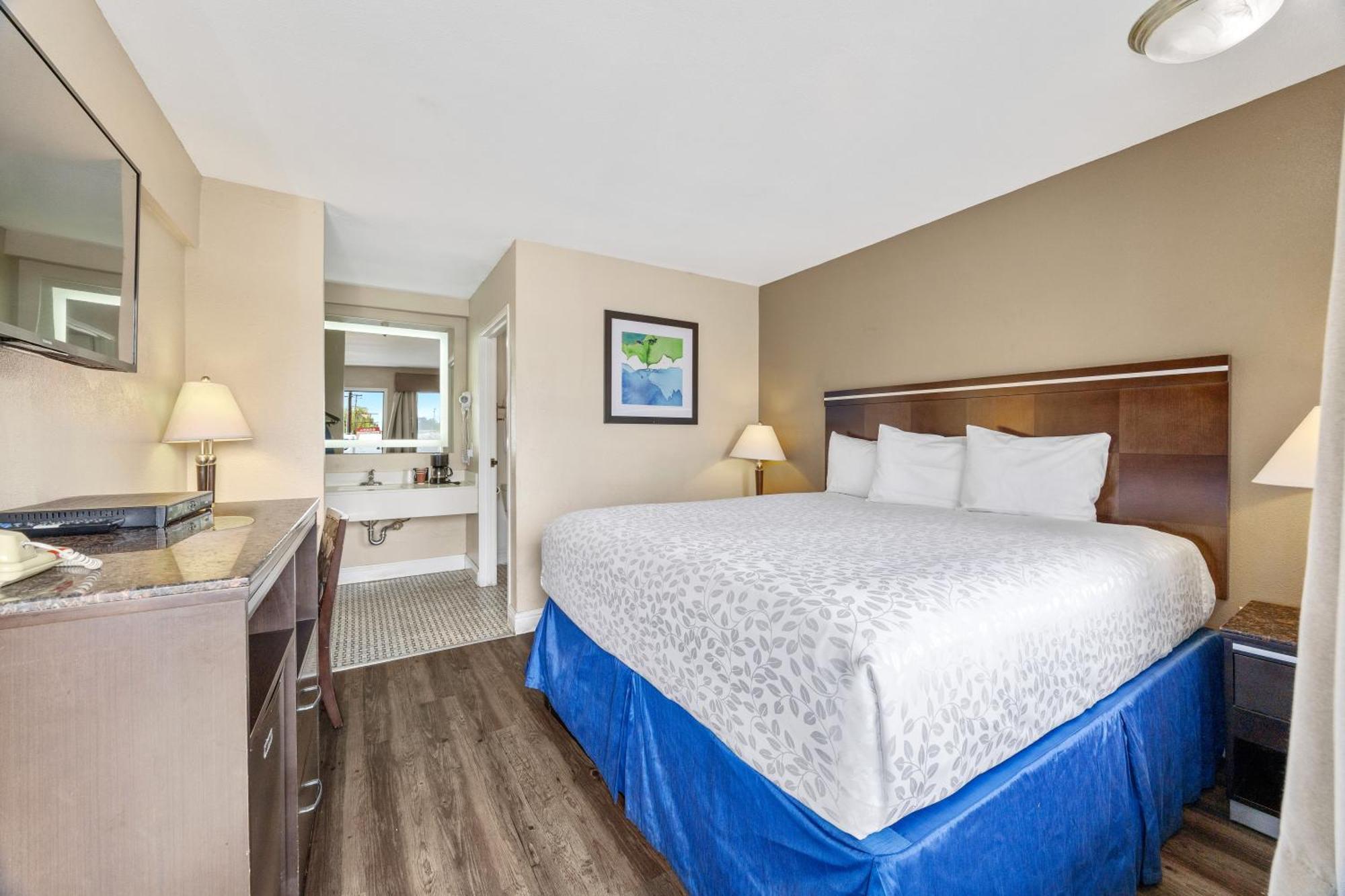 Executive Inn Милпитас Экстерьер фото