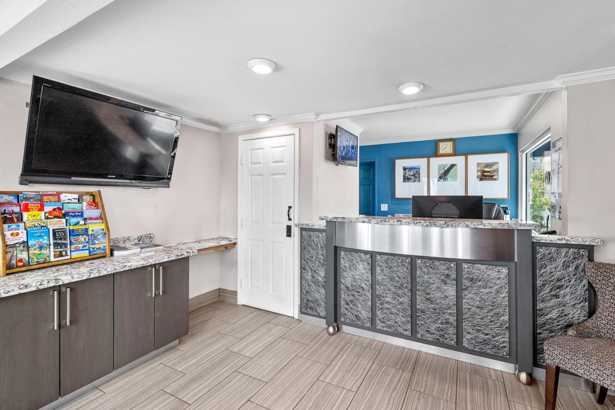 Executive Inn Милпитас Экстерьер фото
