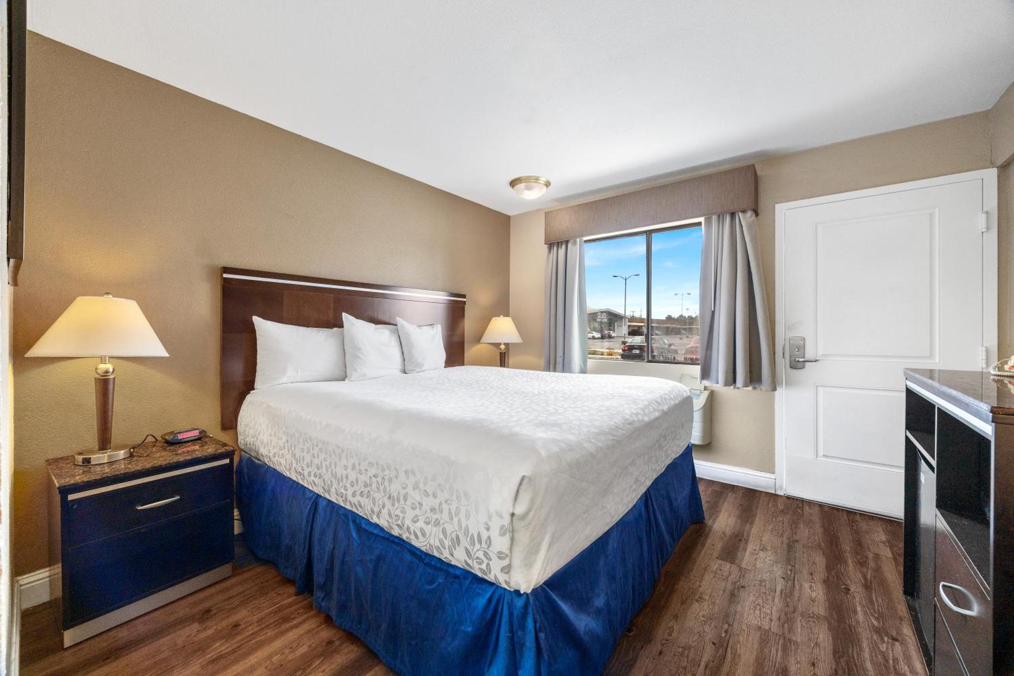 Executive Inn Милпитас Экстерьер фото