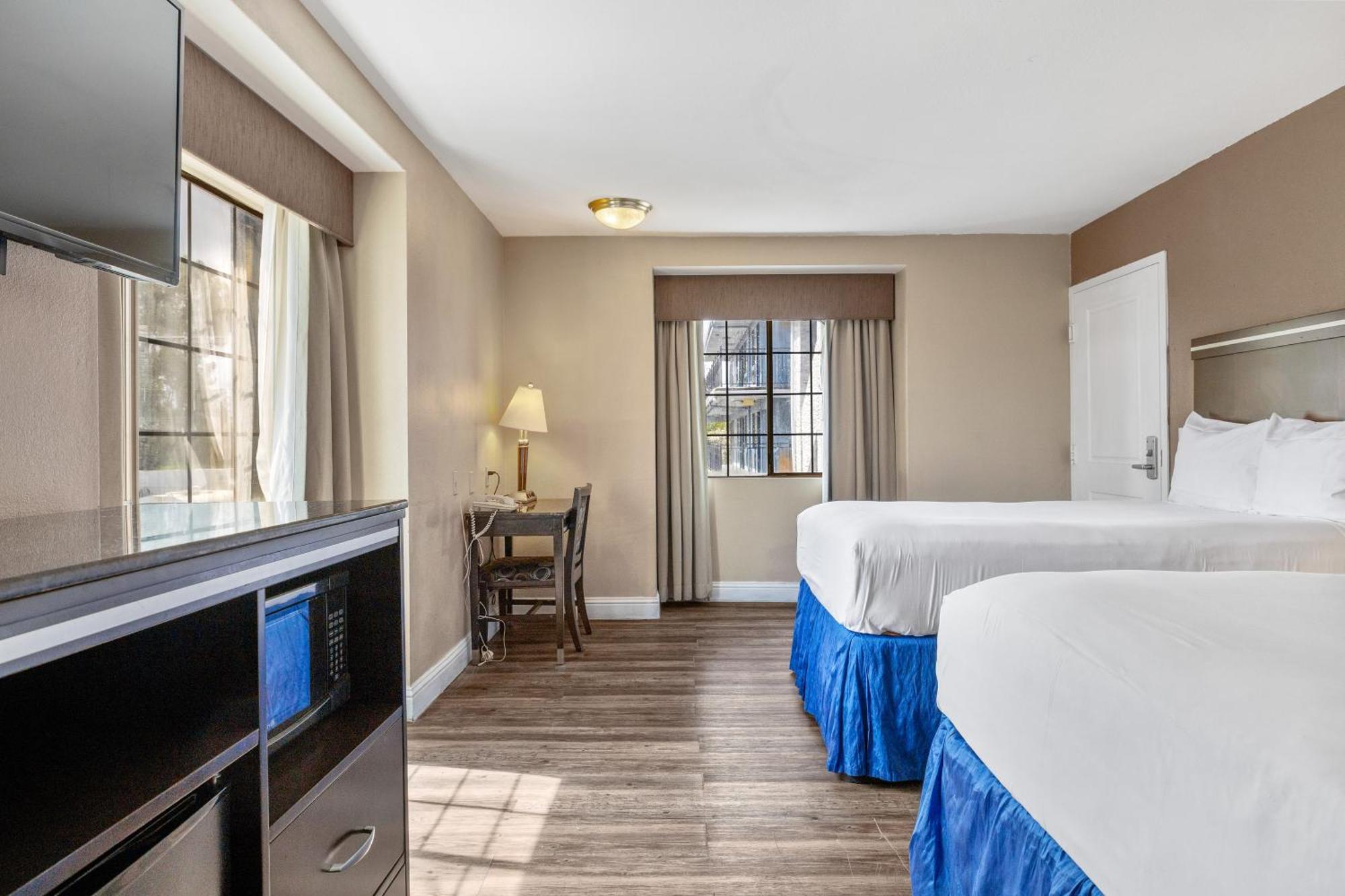 Executive Inn Милпитас Экстерьер фото